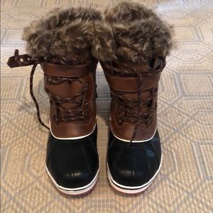 Snow boots